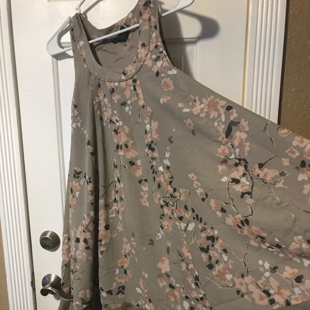 Beautiful  PRINT DRESS - Picture 3 of 5